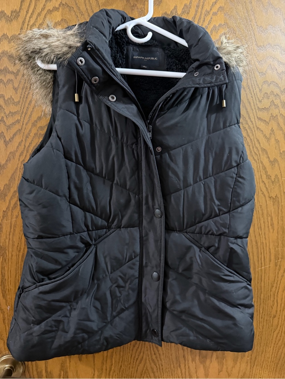 Banana Republic Women’s XL Black Quilted Puffer Vest with Hood